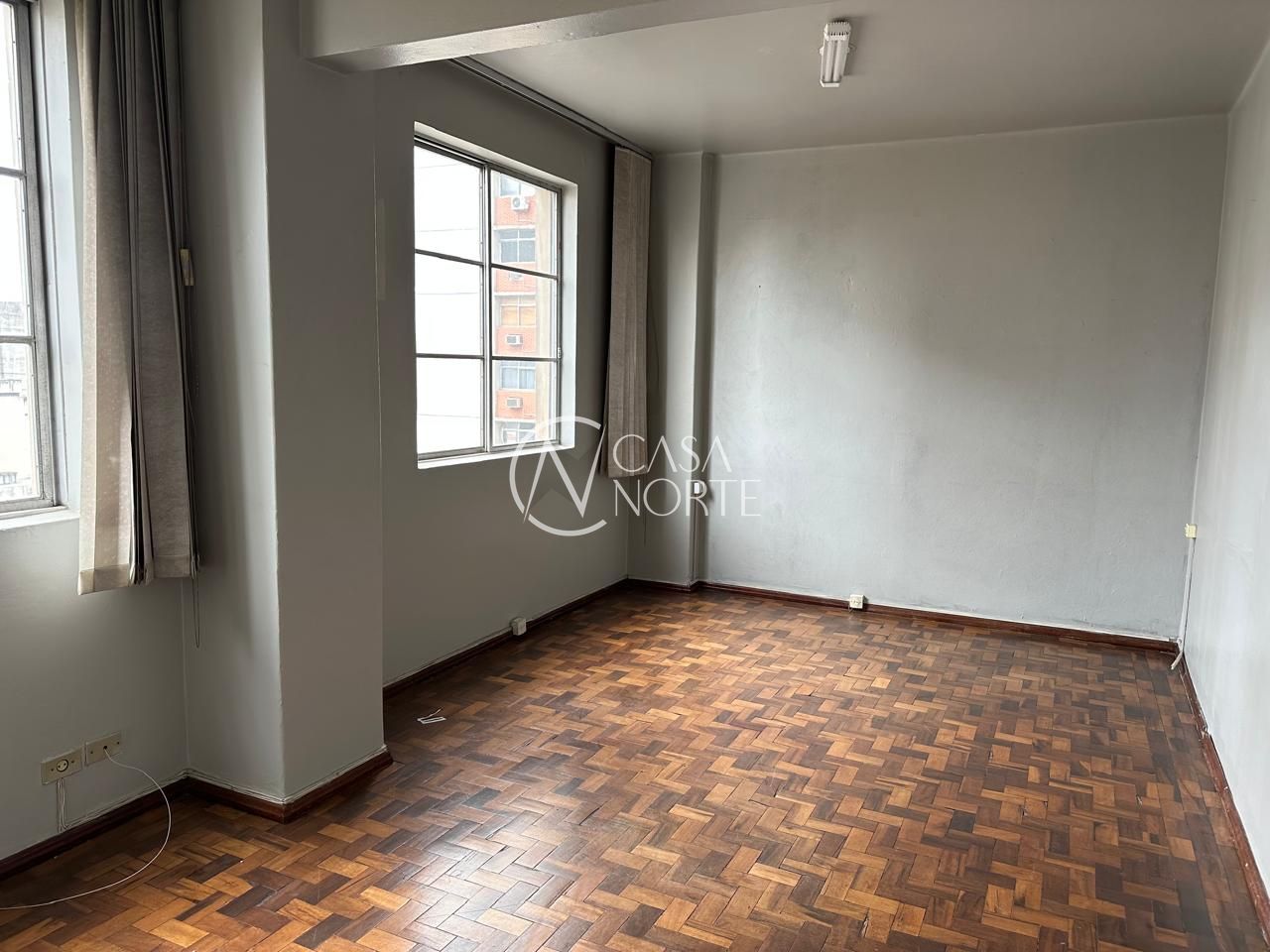 Sala Comercial à venda com 1 quarto, 25m², Rua Vigário José Inácio no bairro Centro Histórico em Porto Alegre
