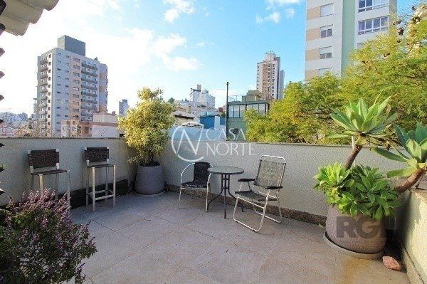 Cobertura à venda com 2 quartos, 123m², 1 suíte, 1 vaga, Rua Sinimbú no bairro Petrópolis em Porto Alegre