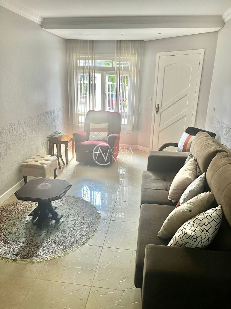 Sobrado à venda com 4 quartos, 233m², 1 suíte, 2 vagas, Rua Henrique Scliar no bairro Jardim Itu em Porto Alegre