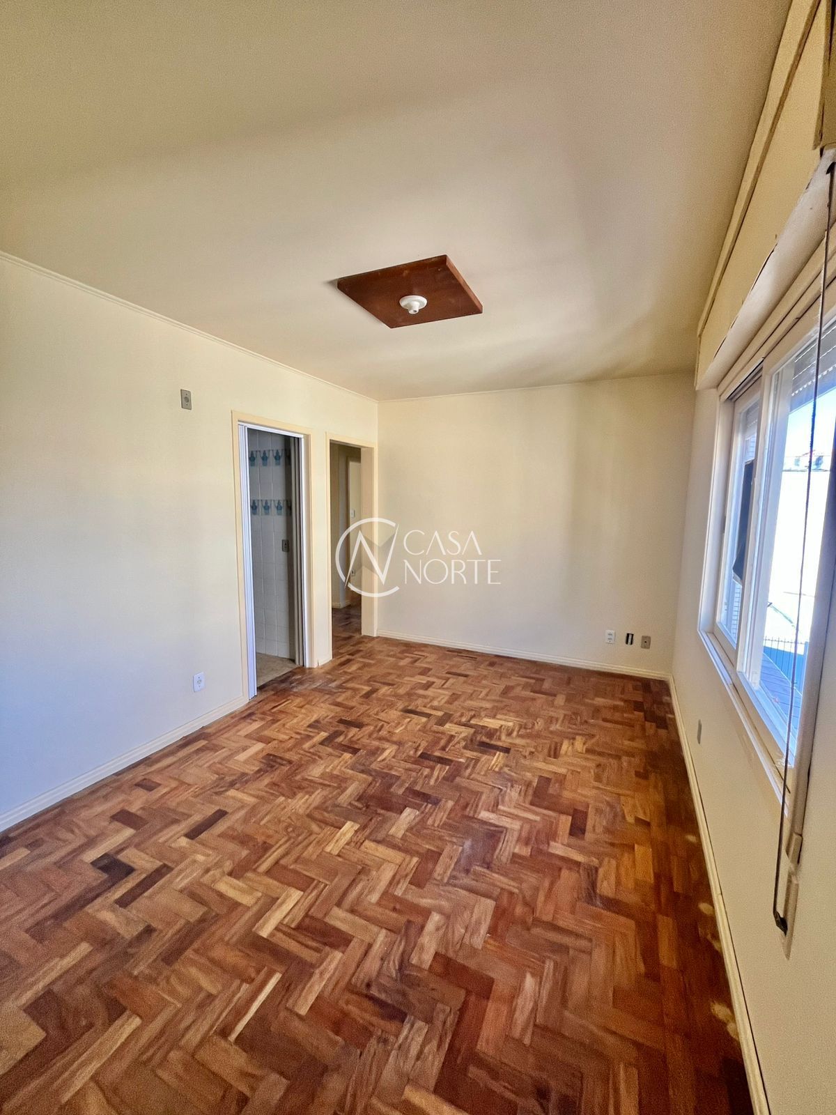 Apartamento à venda com 2 quartos, 72m², 1 vaga, Rua Açores no bairro Passo da Areia em Porto Alegre