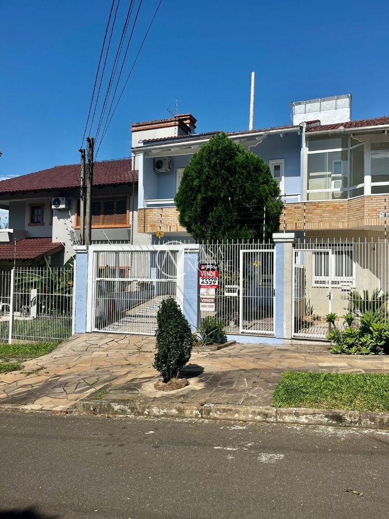 Sobrado à venda com 4 quartos, 233m², 1 suíte, 2 vagas, Rua Henrique Scliar no bairro Jardim Itu em Porto Alegre