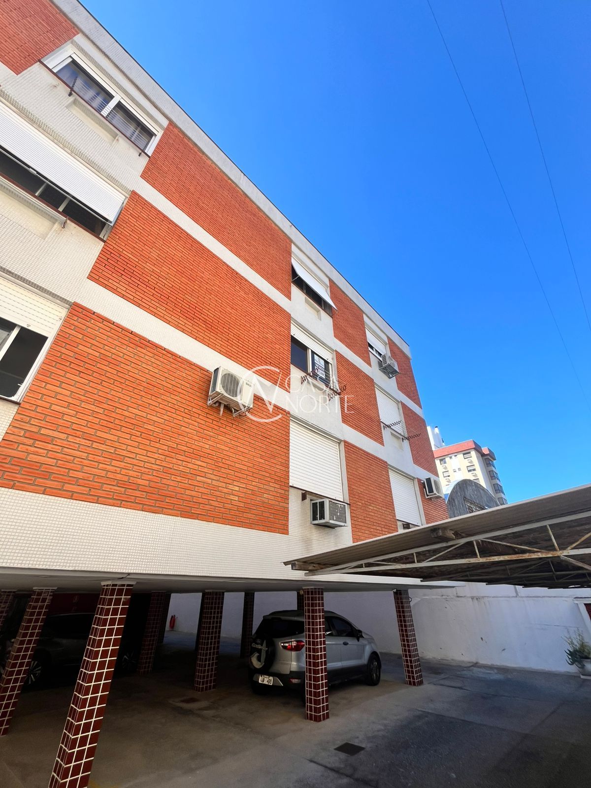 Apartamento à venda com 2 quartos, 72m², 1 vaga, Rua Açores no bairro Passo da Areia em Porto Alegre