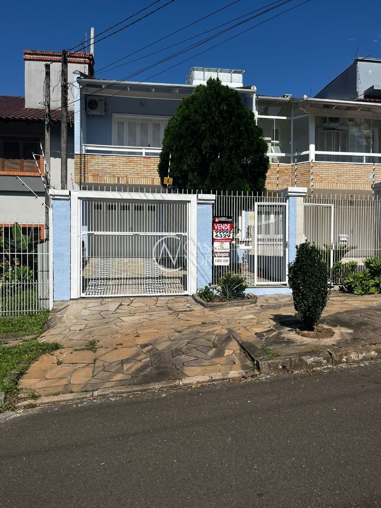 Sobrado à venda com 4 quartos, 233m², 1 suíte, 2 vagas, Rua Henrique Scliar no bairro Jardim Itu em Porto Alegre