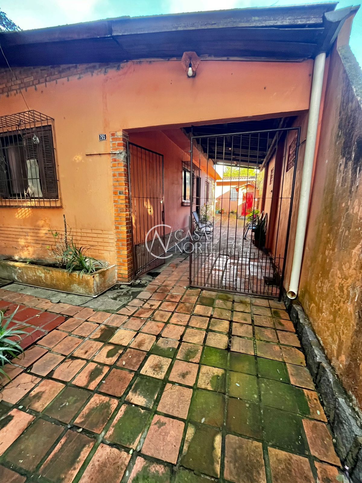 Casa à venda com 3 quartos, 95m², 2 vagas, Rua Marista no bairro Vila João Pessoa em Porto Alegre