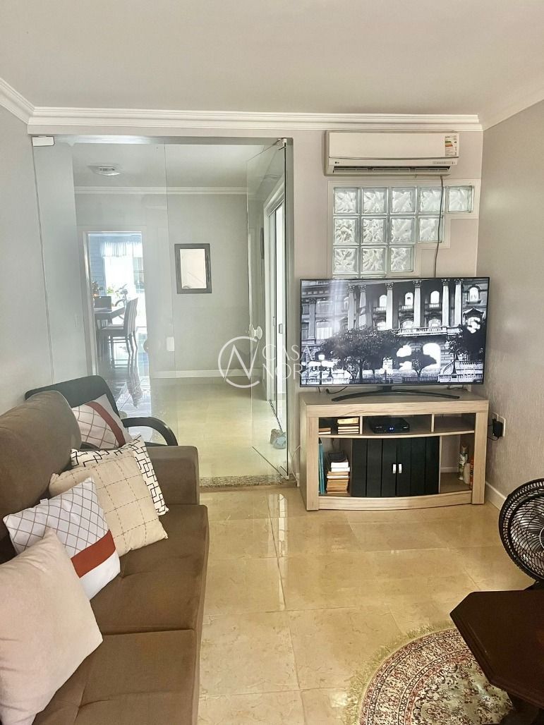 Sobrado à venda com 4 quartos, 233m², 1 suíte, 2 vagas, Rua Henrique Scliar no bairro Jardim Itu em Porto Alegre