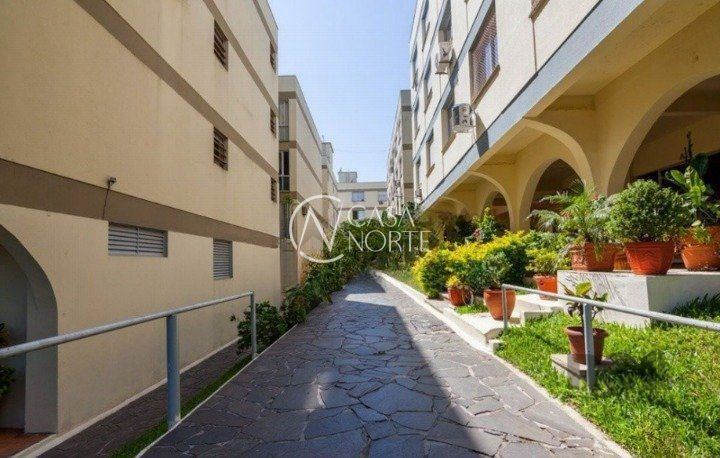 Apartamento à venda com 3 quartos, 69m², 1 vaga, Rua Luiz de Camoes no bairro Santo Antônio em Porto Alegre