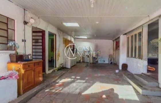 Casa à venda com 3 quartos, 308m², 1 suíte, 2 vagas, Rua Coronel Tisiano F. de Leoni no bairro Coronel Aparício Borges em Porto Alegre