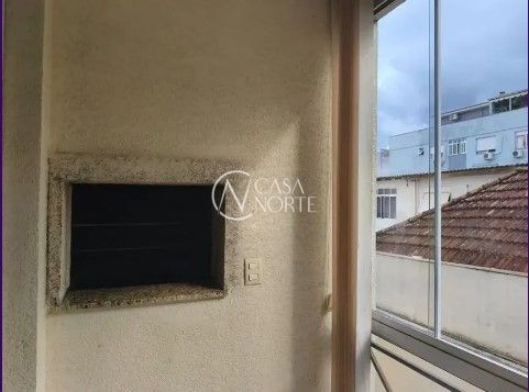Apartamento à venda com 2 quartos, 64m², 1 suíte, 1 vaga, Rua Luiz de Camões no bairro Santo Antônio em Porto Alegre