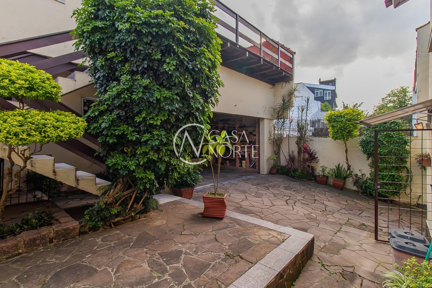 Casa à venda com 4 quartos, 254m², 2 suítes, 4 vagas, Avenida Luiz Moschetti no bairro Vila João Pessoa em Porto Alegre