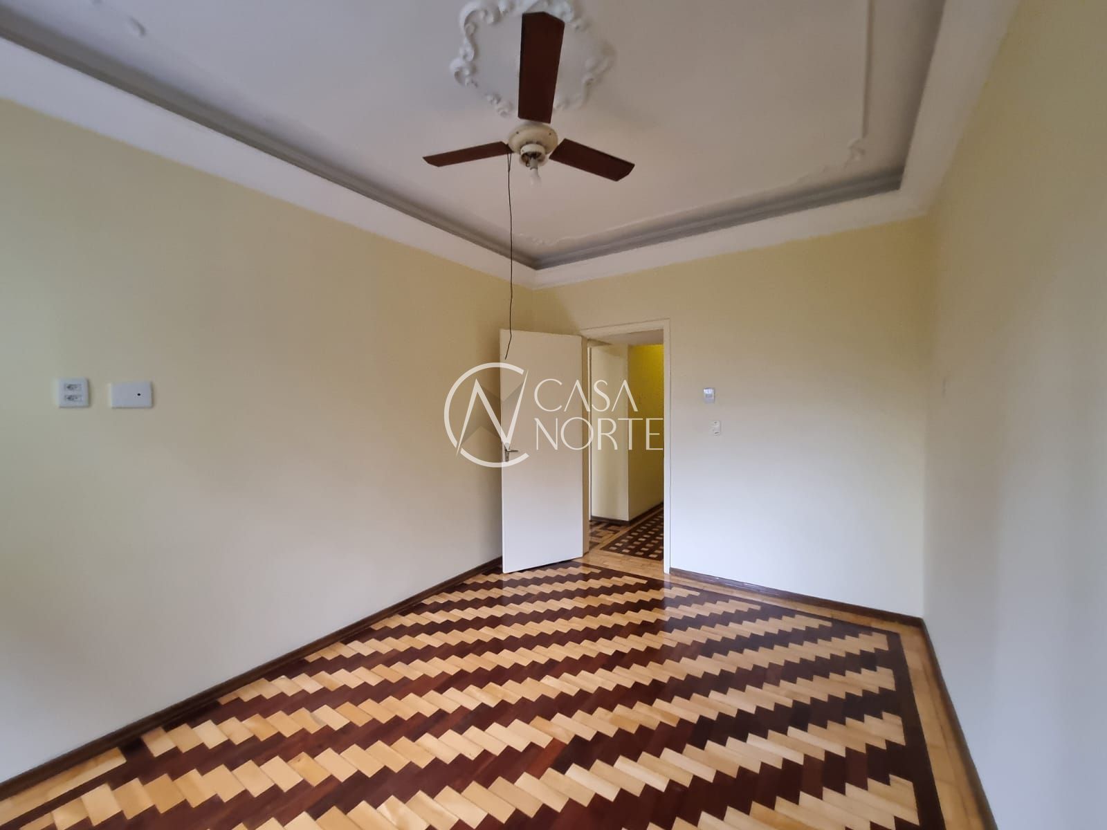 Apartamento à venda com 3 quartos, 102m², 2 vagas, Rua Marechal Floriano Peixoto no bairro Centro Histórico em Porto Alegre