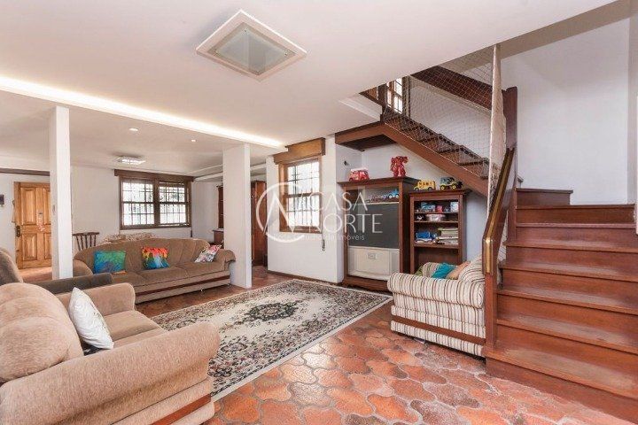Casa à venda com 4 quartos, 247m², 1 suíte, 5 vagas, Rua São Joaquim no bairro Glória em Porto Alegre
