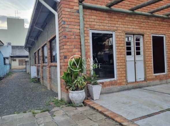 Terreno à venda  com 580m², Rua Carlos Trein Filho no bairro Auxiliadora em Porto Alegre