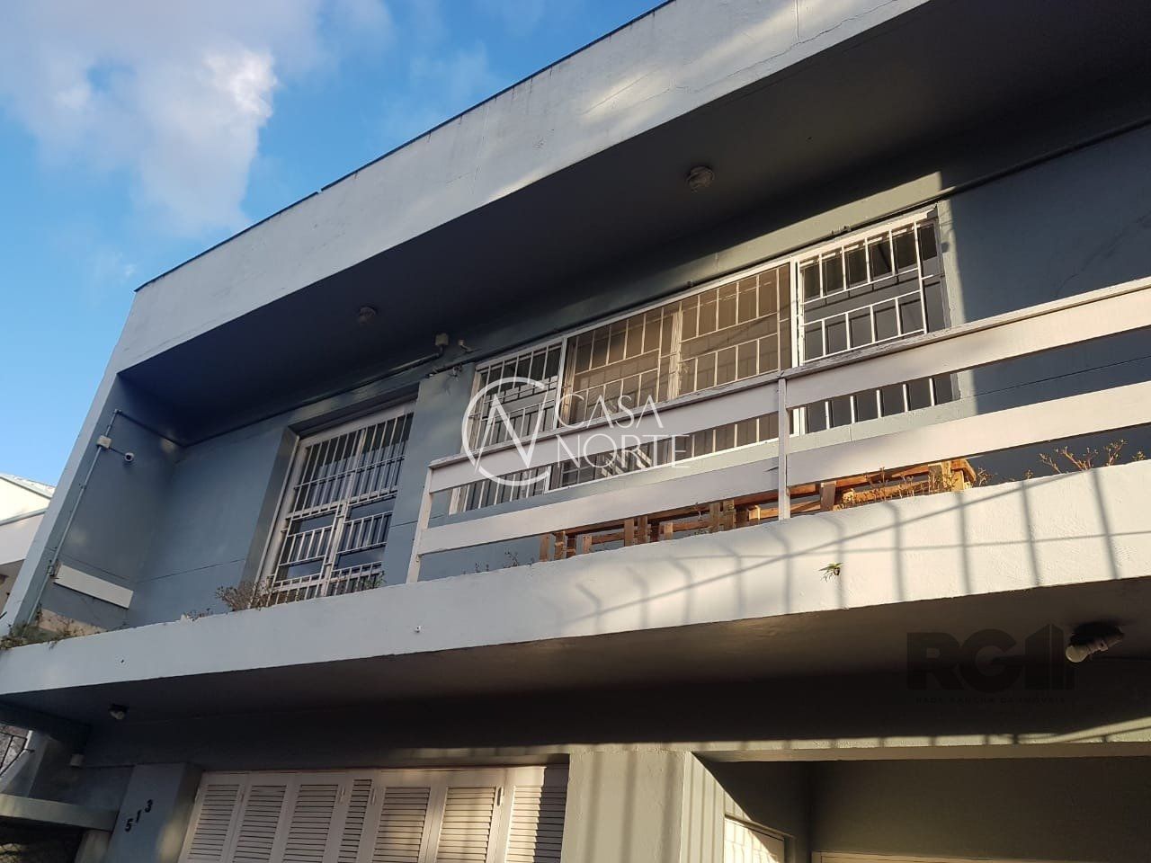 Casa Comercial à venda , 254m², 2 vagas, Rua Oscar Schneider no bairro Medianeira em Porto Alegre