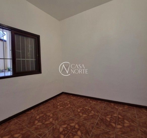 Casa à venda com 2 quartos, 47m², 2 vagas, Rua Fagundes Varela no bairro Santo Antônio em Porto Alegre