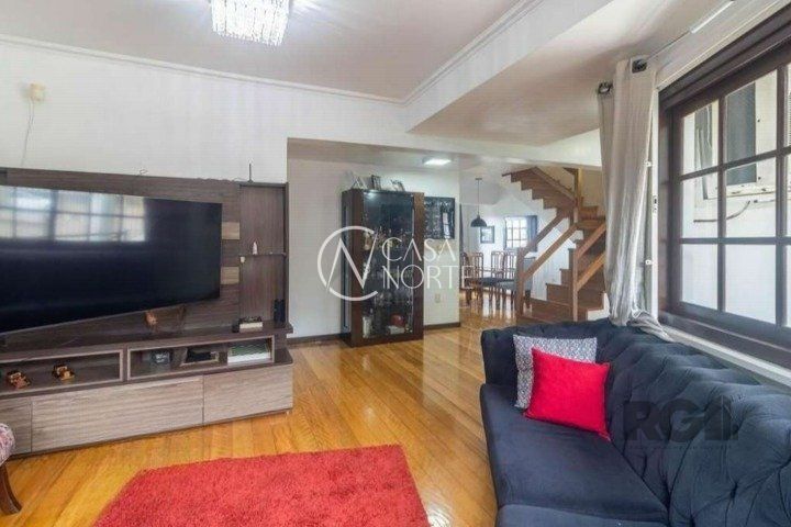 Casa à venda com 4 quartos, 264m², 1 suíte, 3 vagas, Rua Joaquim Cruz no bairro Santo Antônio em Porto Alegre