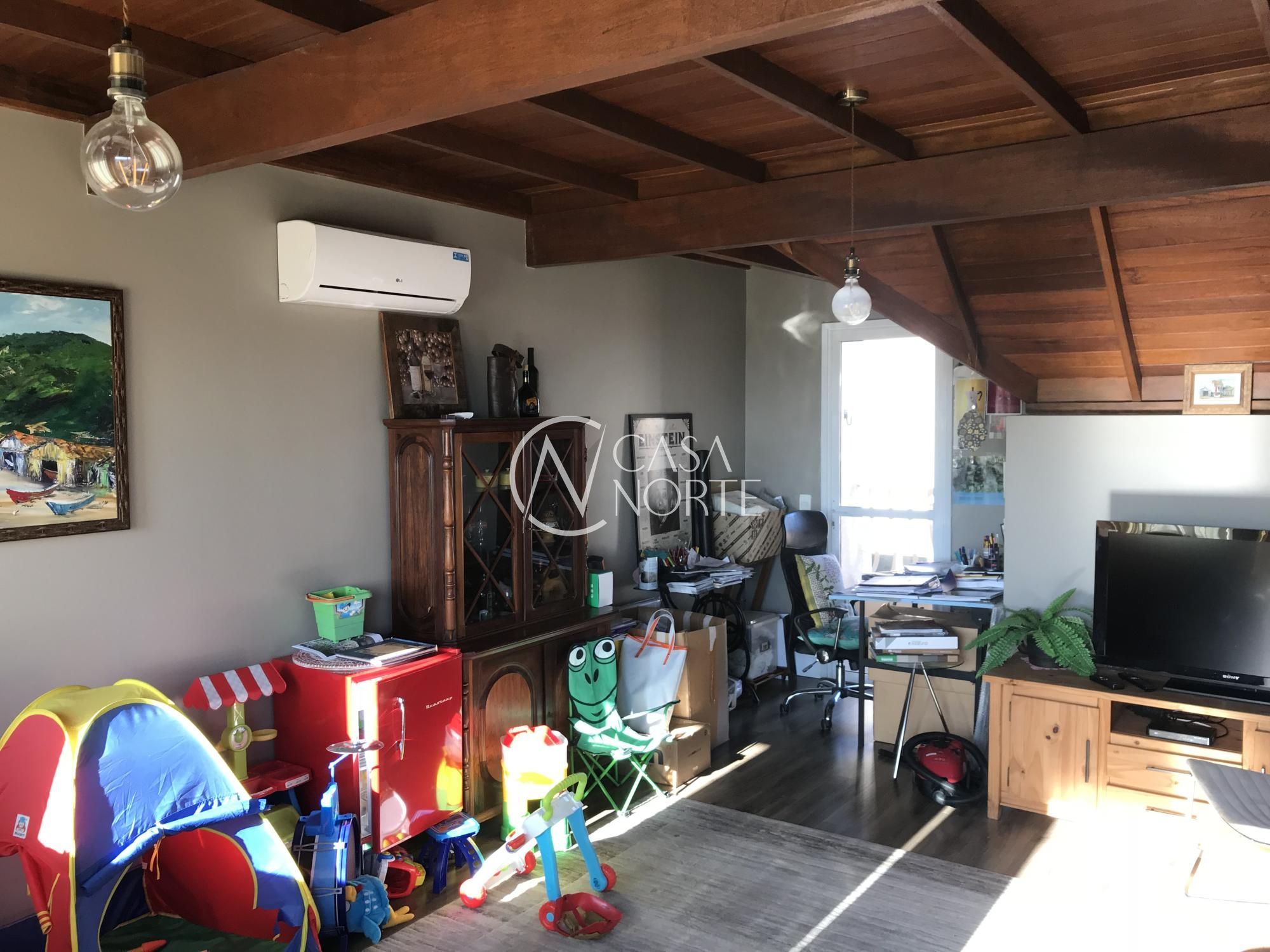 Casa de Condomínio à venda com 4 quartos, 230m², 1 suíte, 3 vagas, Avenida Coronel Marcos no bairro Pedra Redonda em Porto Alegre