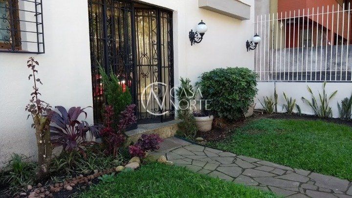Casa à venda com 4 quartos, 564m², 2 suítes, 2 vagas, Rua Bororo no bairro Vila Assunção em Porto Alegre