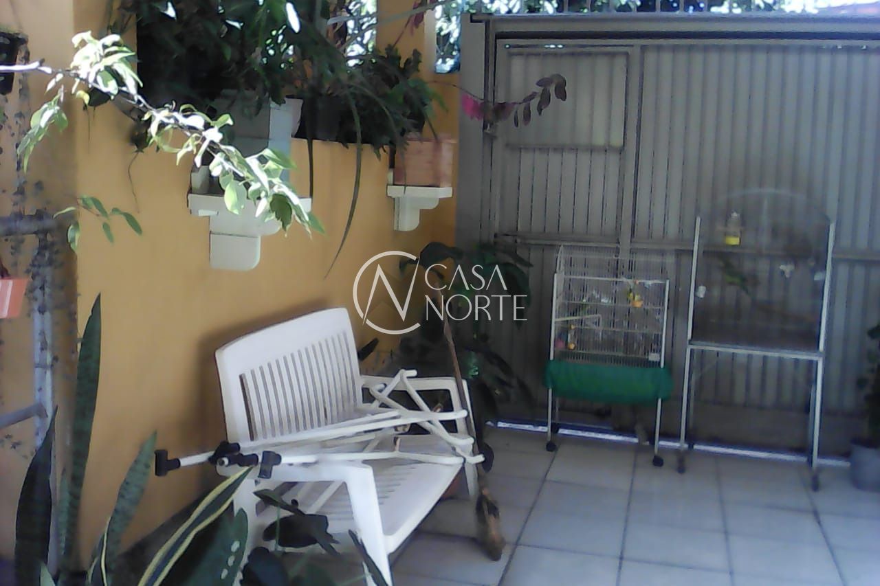 Casa à venda com 3 quartos, 300m², 2 vagas, Avenida dos Cubanos no bairro Partenon em Porto Alegre