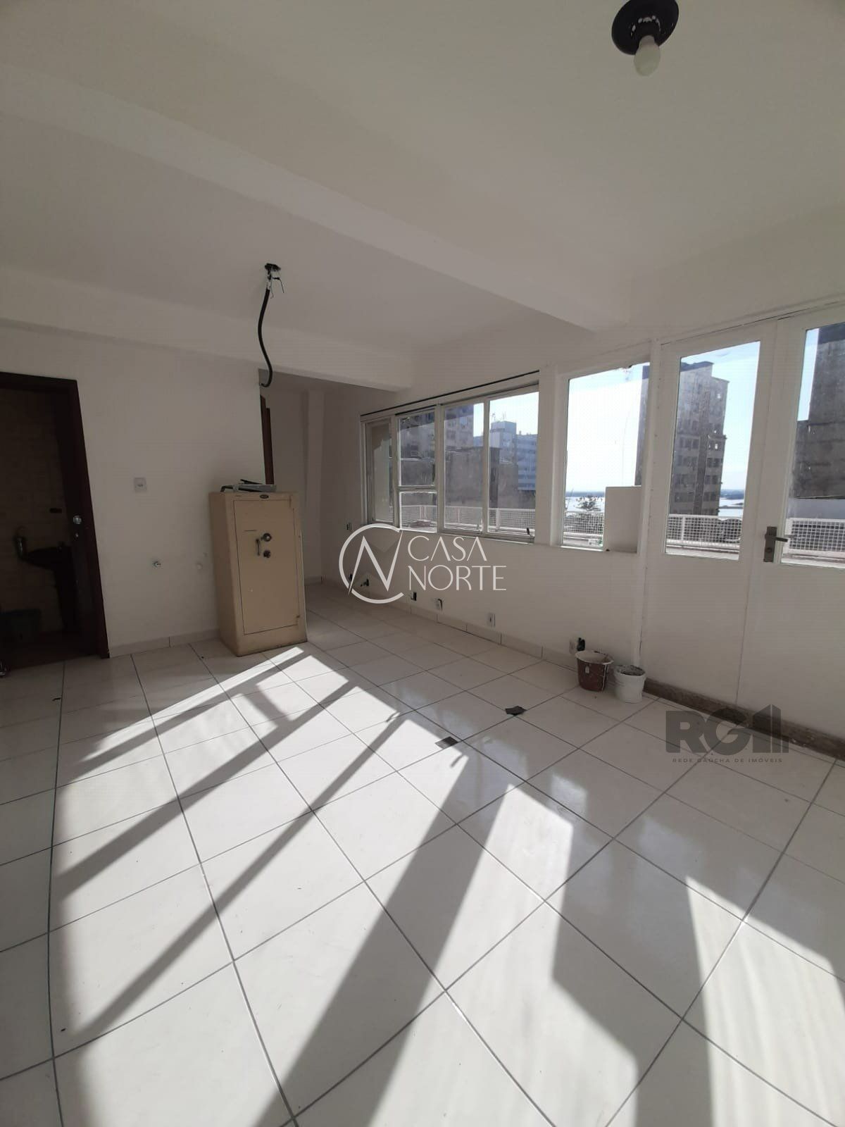 Sala Comercial à venda , 32m², Rua dos Andradas no bairro Centro Histórico em Porto Alegre
