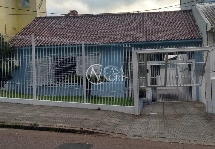 Casa à venda com 3 quartos, 249m², 1 suíte, 3 vagas, Rua Professor Clemente Pinto no bairro Medianeira em Porto Alegre