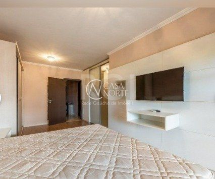 Casa à venda com 3 quartos, 225m², 1 suíte, 2 vagas, Rua Ponciano Pacheco da Silveira no bairro Guarujá em Porto Alegre