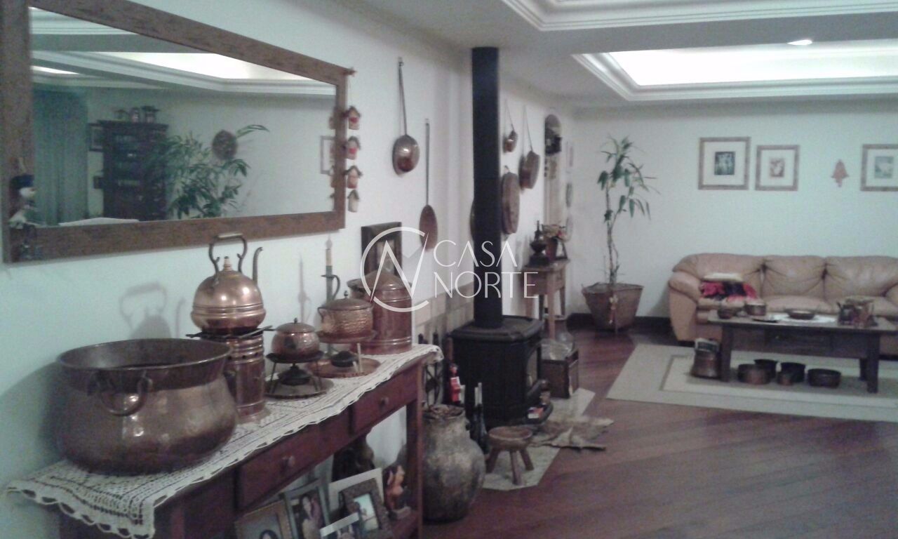 Casa à venda com 3 quartos, 430m², 1 suíte, 4 vagas, Rua Doutor Benjamin Camozato no bairro Ipanema em Porto Alegre