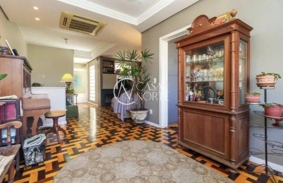 Casa à venda com 3 quartos, 115m², 2 vagas, Rua Mariz e Barros no bairro Petrópolis em Porto Alegre