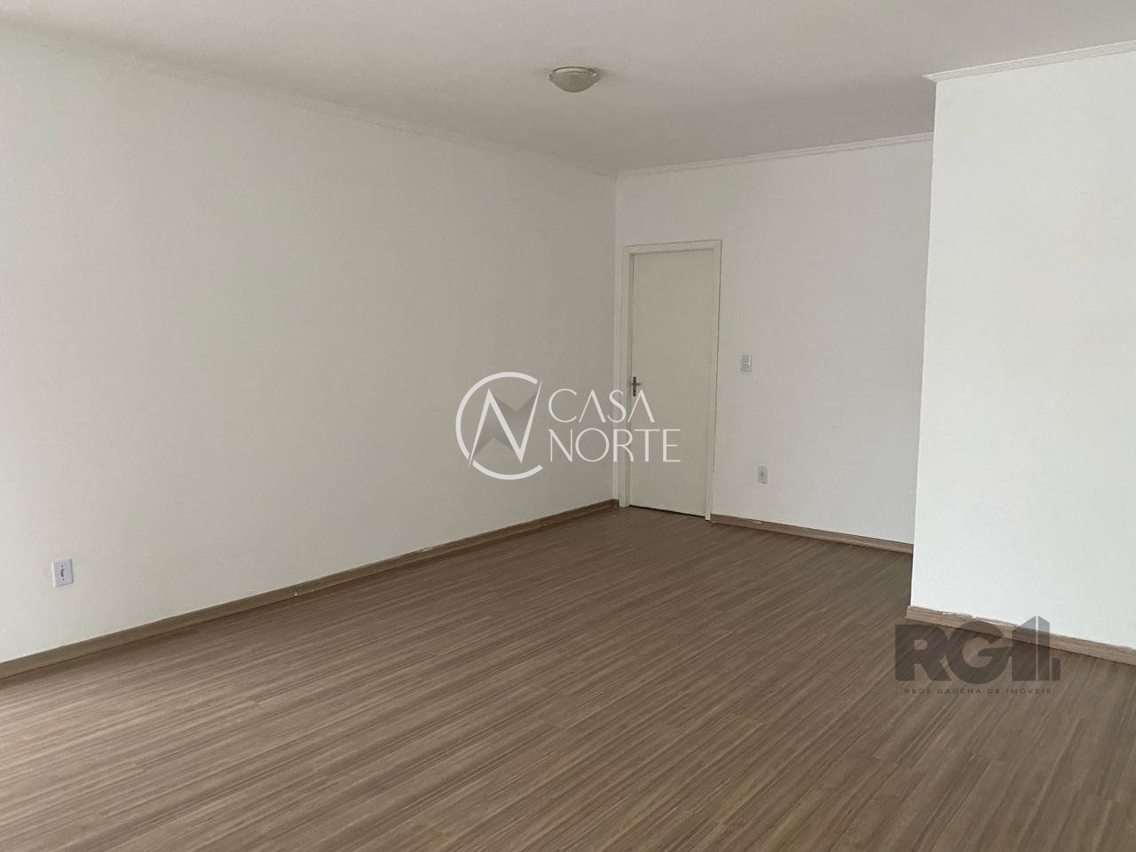 Casa à venda com 3 quartos, 290m², 1 suíte, 2 vagas, Rua Guilherme Schell no bairro Santo Antônio em Porto Alegre