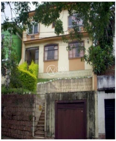 Sobrado à venda com 3 quartos, 240m², 1 suíte, 1 vaga, Rua Doutor Breno Dias de Castro no bairro Partenon em Porto Alegre