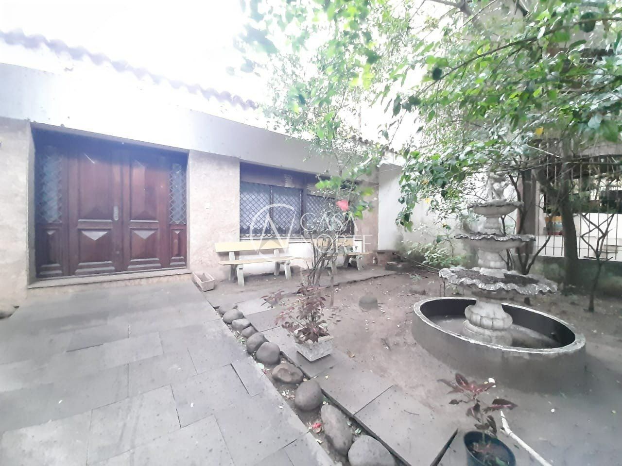 Casa à venda com 5 quartos, 390m², 1 suíte, 5 vagas, Rua Goncalo de Carvalho no bairro Floresta em Porto Alegre