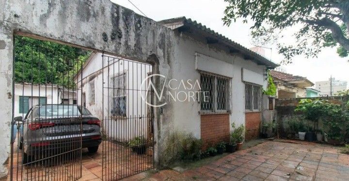 Casa à venda com 2 quartos, 200m², 2 vagas, Rua São Francisco no bairro Santana em Porto Alegre