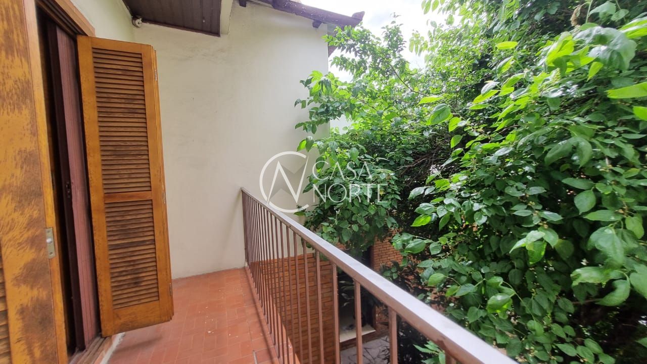 Casa à venda com 4 quartos, 168m², 1 suíte, 2 vagas, Rua General Lima e Silva no bairro Azenha em Porto Alegre