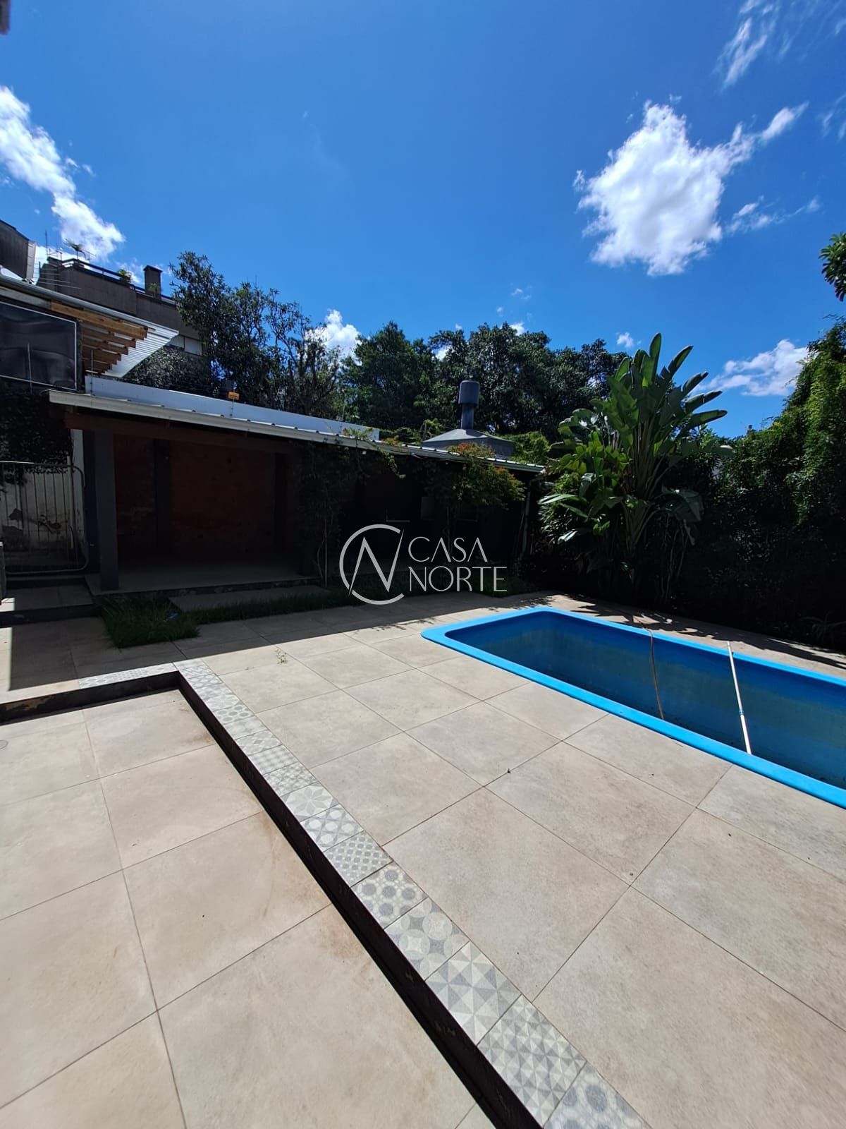 Casa à venda com 3 quartos, 220m², 1 suíte, 3 vagas, Rua Eudoro Berlink no bairro Auxiliadora em Porto Alegre