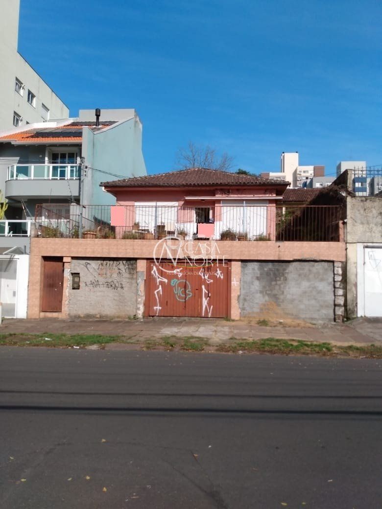 Casa à venda com 4 quartos, 280m², 1 vaga, Rua Veador Porto no bairro Santana em Porto Alegre