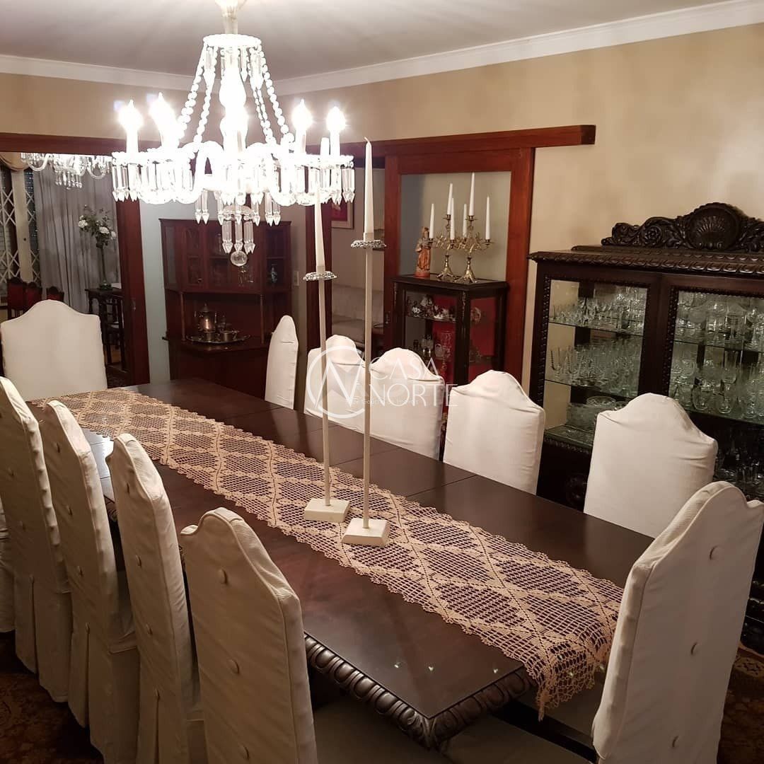 Casa à venda com 5 quartos, 400m², 3 vagas, Rua Bernardo Pires no bairro Santana em Porto Alegre