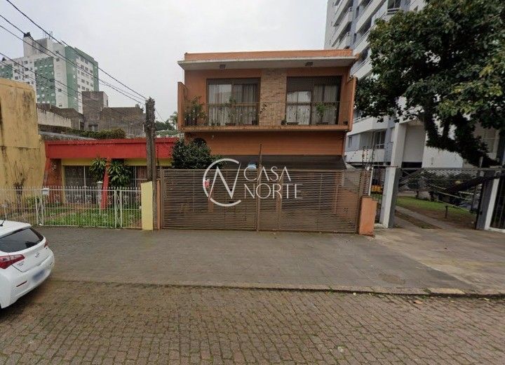 Casa à venda com 3 quartos, 470m², 1 suíte, 3 vagas, Rua Luiz de Camões no bairro Santo Antônio em Porto Alegre