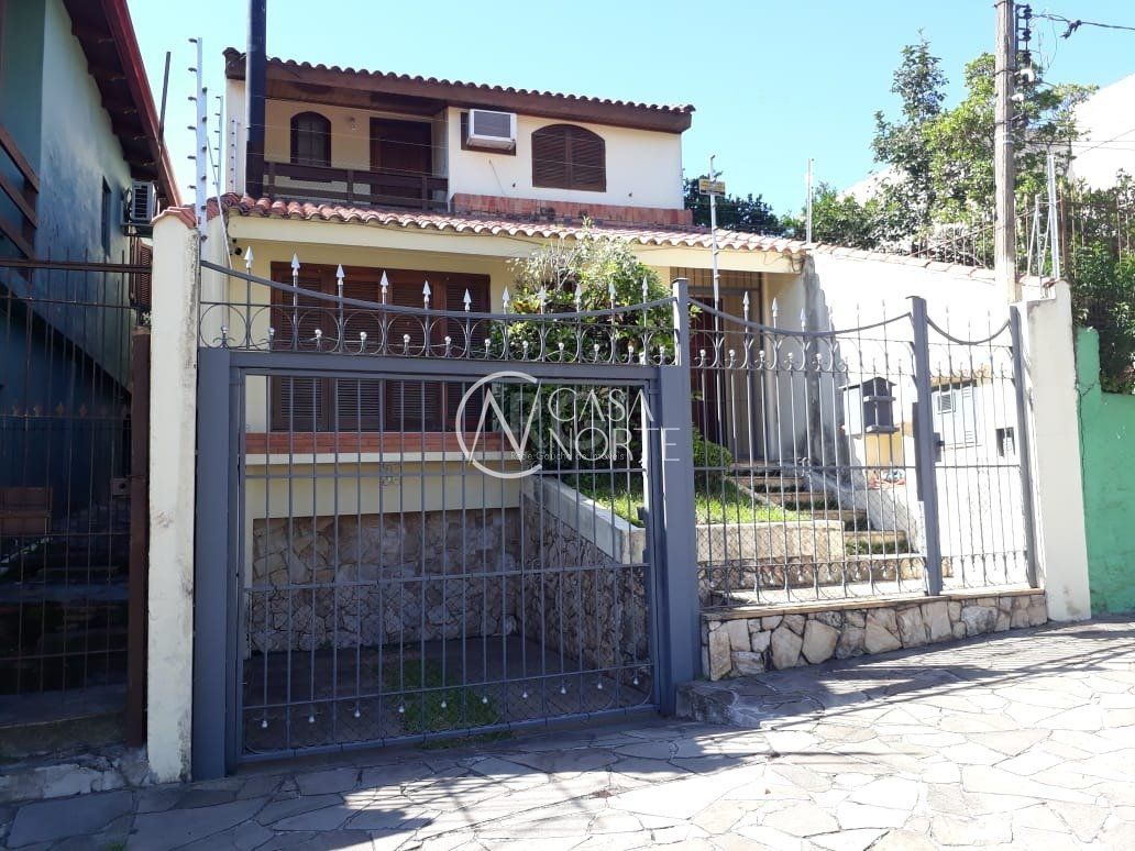 Casa à venda com 3 quartos, 184m², 1 suíte, 1 vaga, Rua Teixeira de Freitas no bairro Santo Antônio em Porto Alegre