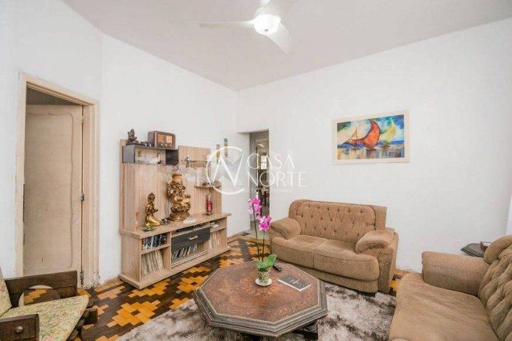 Casa à venda com 3 quartos, 290m², 4 vagas, Rua Doutor Voltaire Pires no bairro Santo Antônio em Porto Alegre