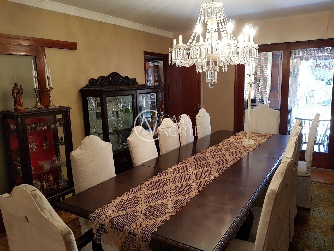 Casa à venda com 5 quartos, 400m², 3 vagas, Rua Bernardo Pires no bairro Santana em Porto Alegre