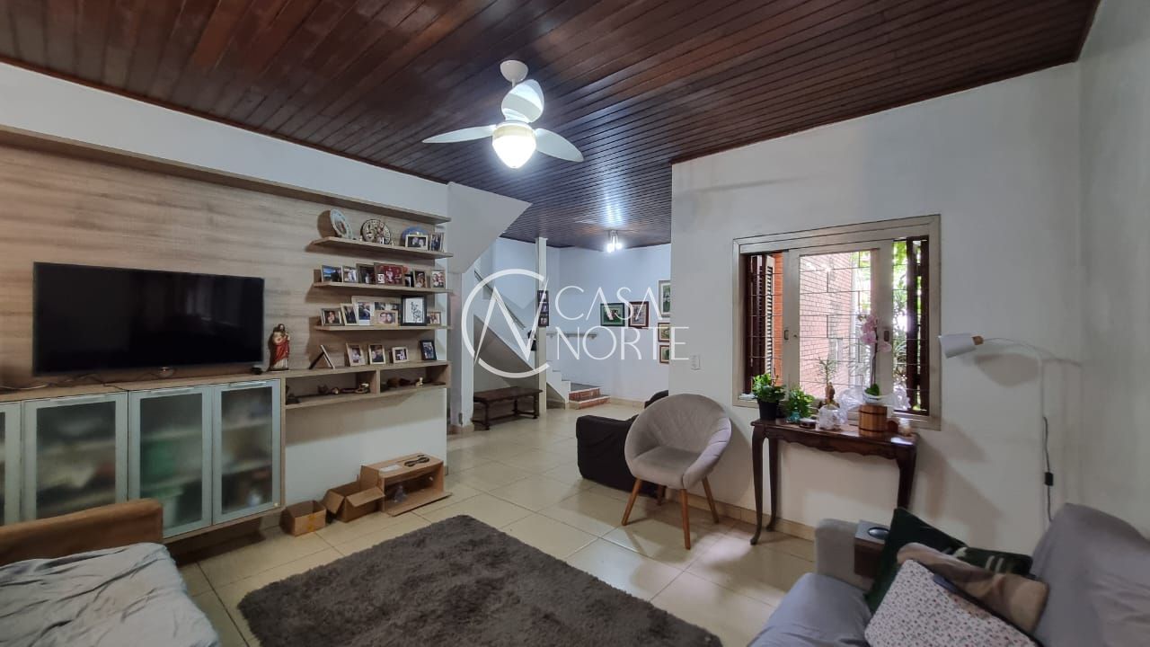 Casa à venda com 4 quartos, 168m², 1 suíte, 2 vagas, Rua General Lima e Silva no bairro Azenha em Porto Alegre