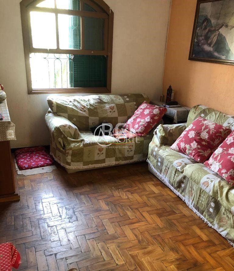 Casa à venda com 3 quartos, 143m², 2 vagas, Rua Cuiaba no bairro Medianeira em Porto Alegre