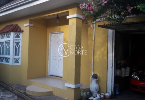 Casa à venda com 2 quartos, 176m², 4 vagas, Rua Doutor Gastao Rhodes no bairro Santana em Porto Alegre