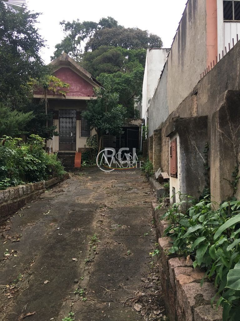 Terreno à venda  com 302m², Rua Oscar Schneider no bairro Medianeira em Porto Alegre