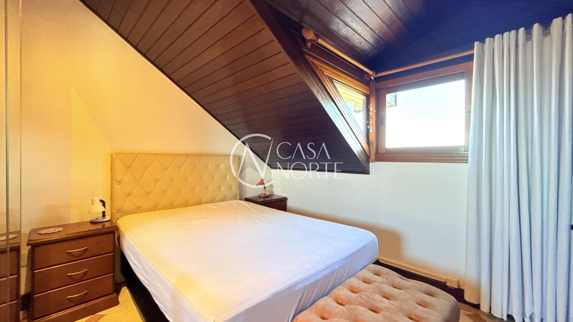 Casa à venda com 4 quartos, 334m², 1 suíte, 2 vagas, Rua Doutor Pitrez no bairro Ipanema em Porto Alegre