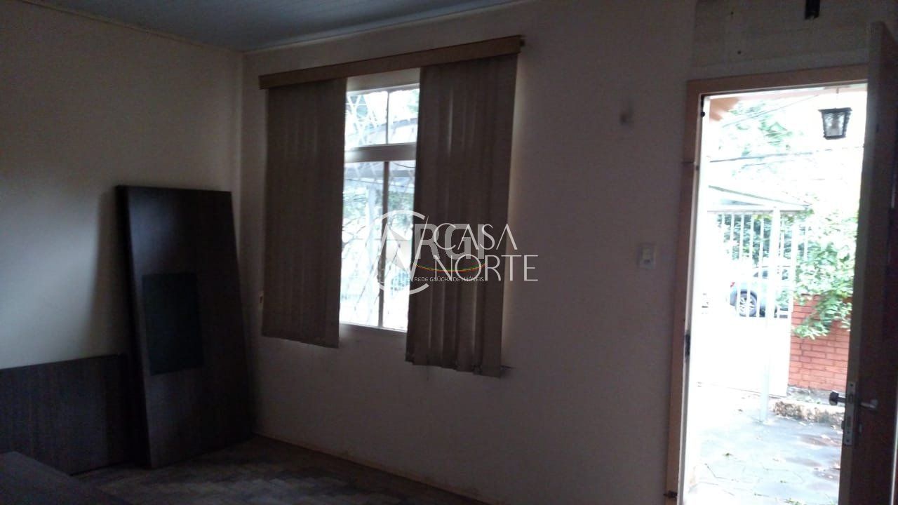 Casa à venda com 3 quartos, 140m², 3 vagas, Rua Luiz de Camoes no bairro Santo Antônio em Porto Alegre