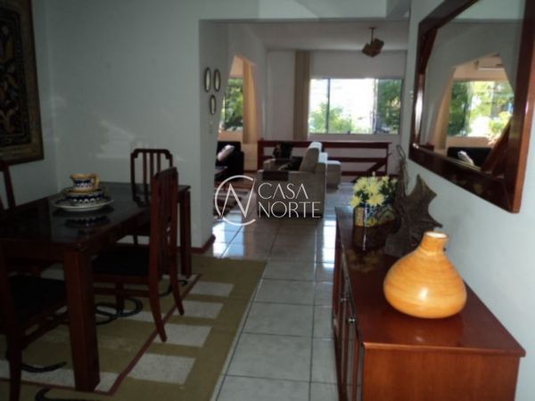 Casa à venda com 3 quartos, 450m², 1 vaga, Rua Visconde do Rio Branco no bairro Floresta em Porto Alegre