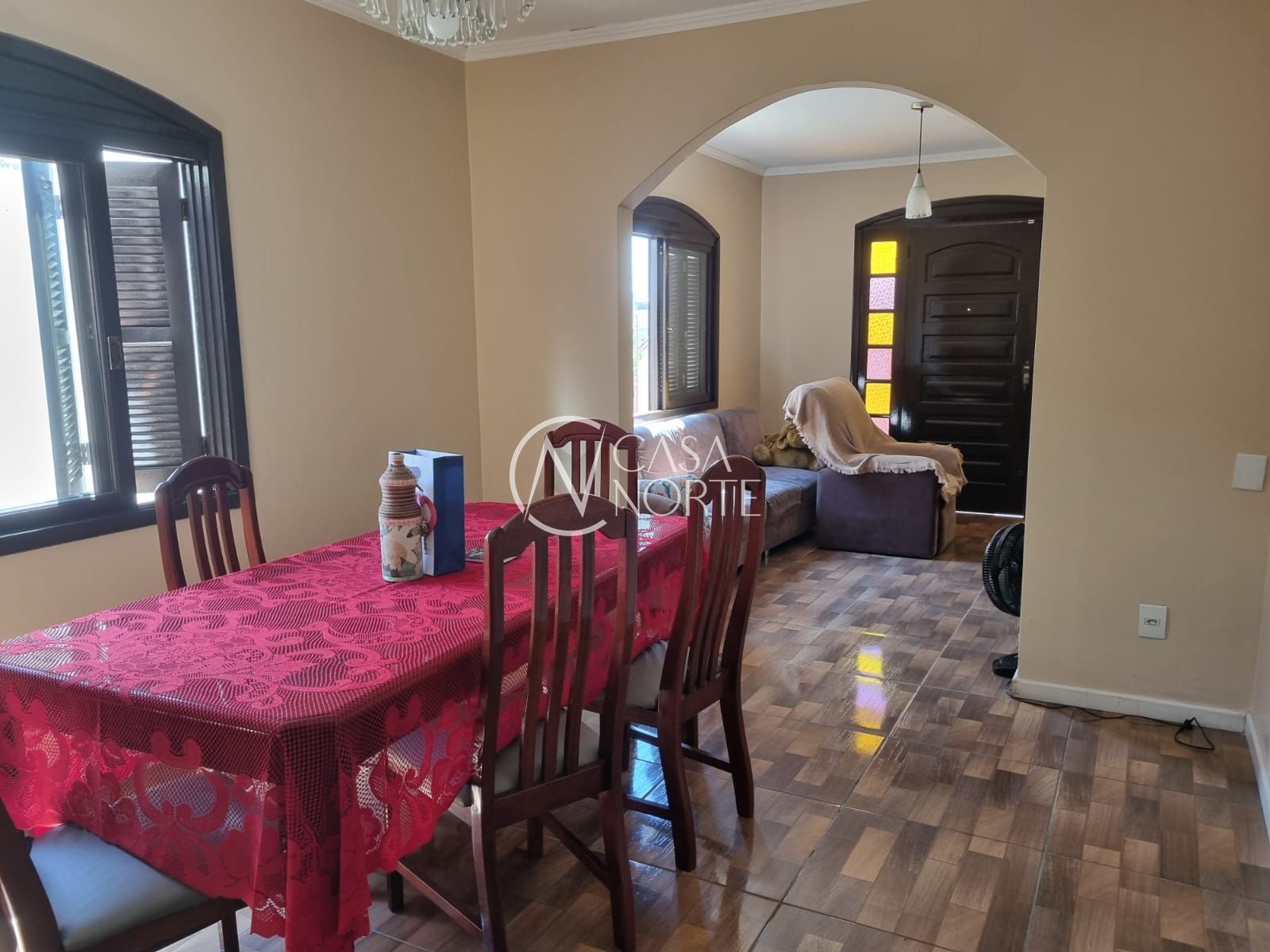 Casa à venda com 5 quartos, 400m², 1 suíte, 5 vagas, Rua Doutor Breno Dias de Castro no bairro Partenon em Porto Alegre