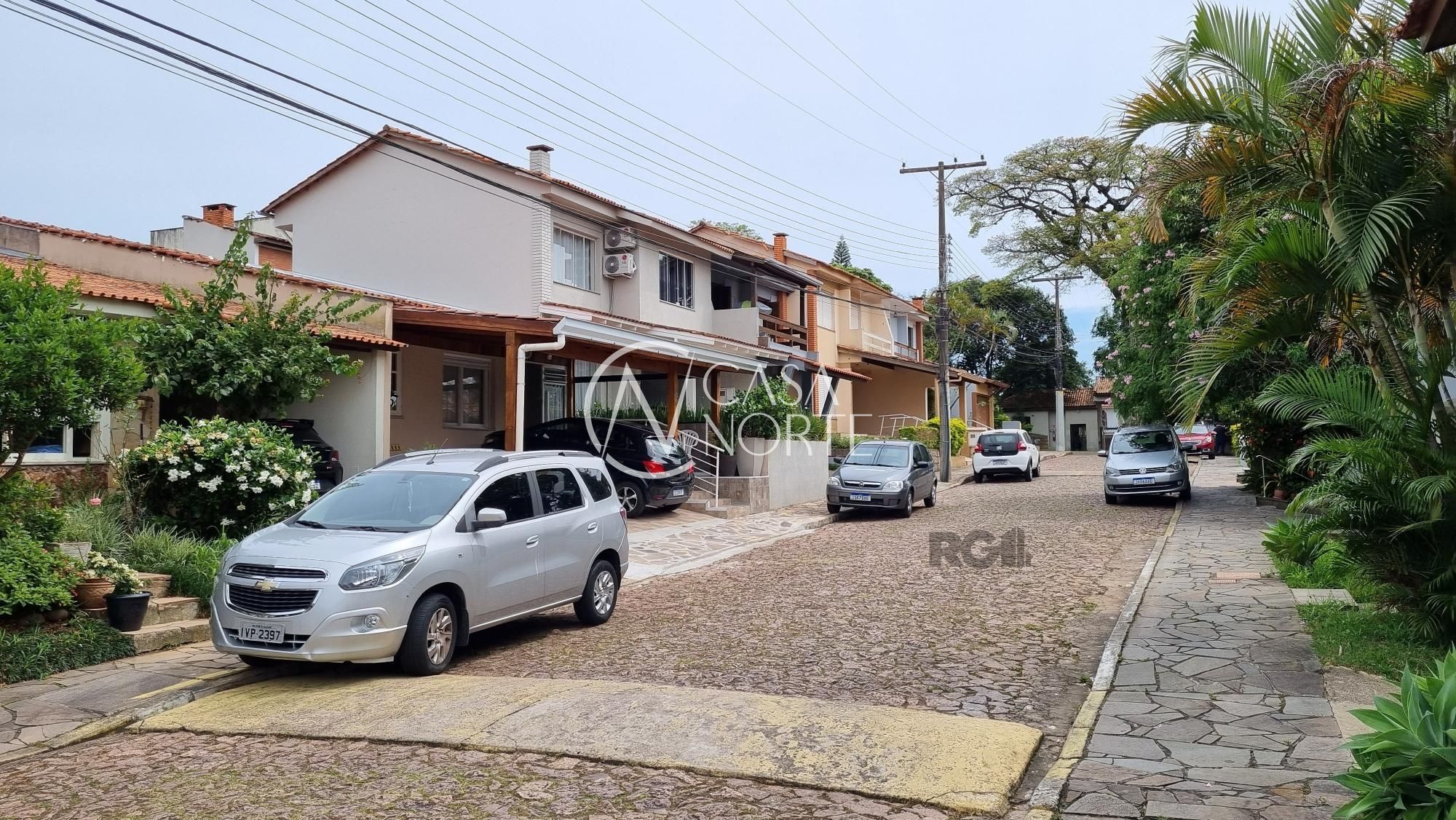 Casa de Condomínio à venda com 3 quartos, 120m², 1 suíte, 3 vagas, Rua Martim Afonso no bairro Santo Antônio em Porto Alegre