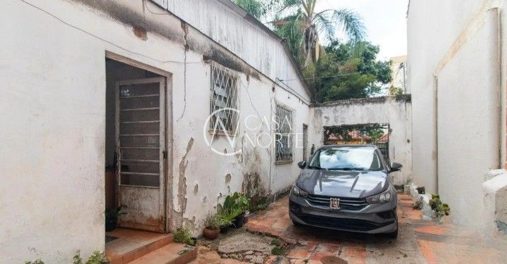 Casa à venda com 2 quartos, 200m², 2 vagas, Rua São Francisco no bairro Santana em Porto Alegre