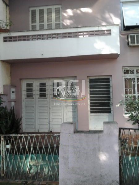 Casa à venda com 3 quartos, 250m², 4 vagas, Monsenhor Veras no bairro Santana em Porto Alegre